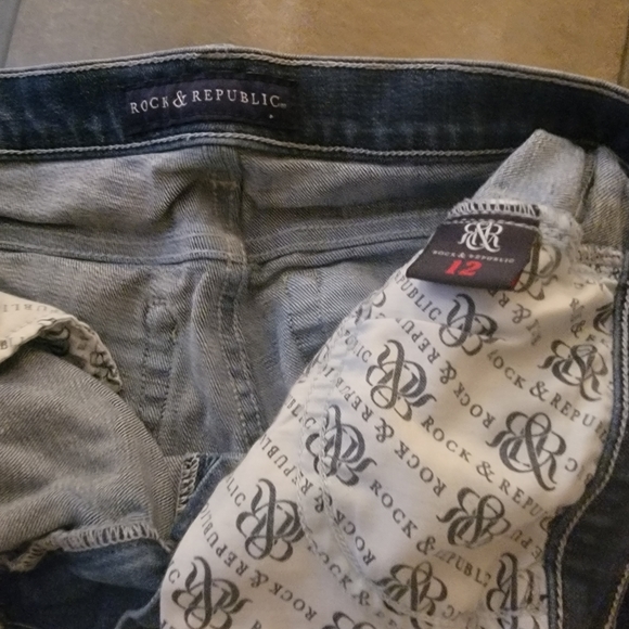 Shorts - Picture 3 of 3